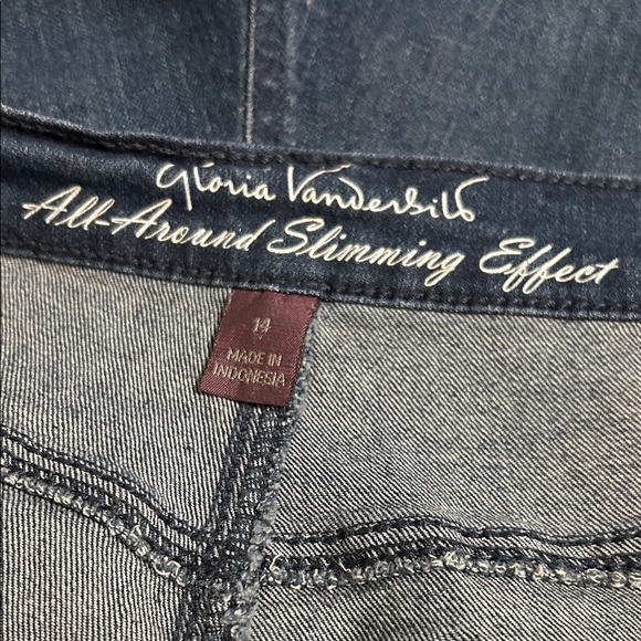 Gloria Vanderbilt Denim Blue Floral Shorts - Picture 6 of 9